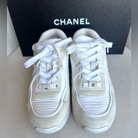 SOLD - Chanel - CC Suede Low Top Trainers Sneakers - Size 37 - White - Picture 4 of 7